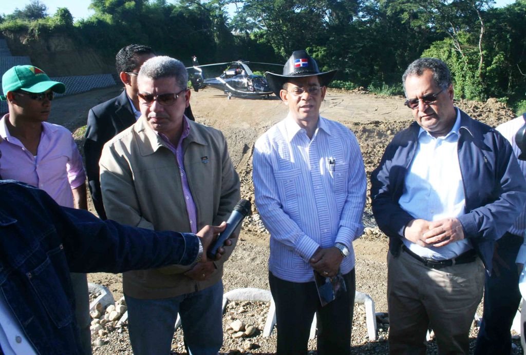El senador Vargas da explicaciones de las obras de borojol